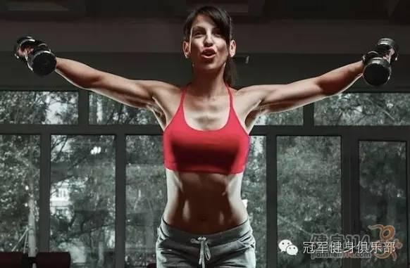 党员健身女吃瓜,吃瓜也养生