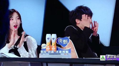 周深白鹿吃瓜,吃瓜群众直呼“太甜了！”