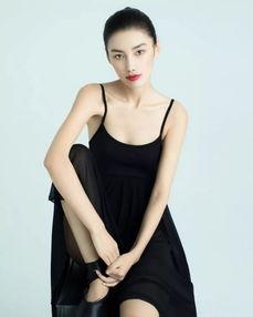 眼睛不对称明星,五官精致却眼角微斜，不对称美艳明星的独特魅力