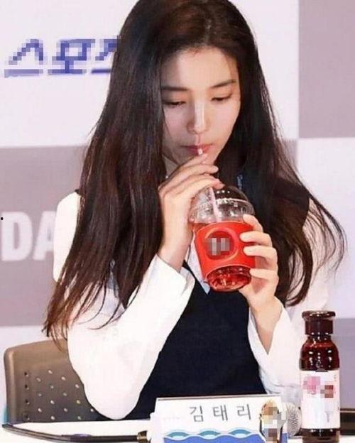 明星喝饮料,揭秘明星们的时尚饮品选择