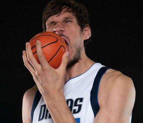 哪个篮球明星2.24,身高2.24米的篮球巨兽”