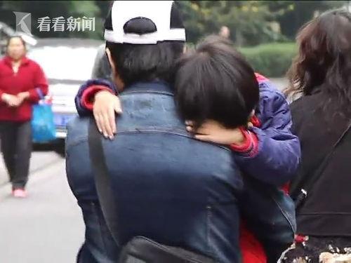 姐弟打架姑姑吃瓜视频,网友热议家庭和谐之道